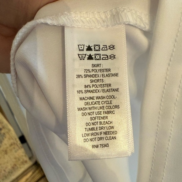 Tommy Bahama White Tennis Skirt with shorts - Picture 5 of 5